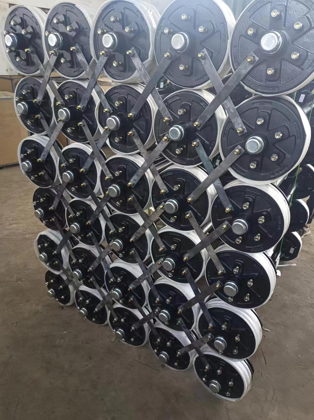 Australian style axle with 10 inch hydraulic brake assembly 1500 kg capacity for caravan trailer2150256.jpg