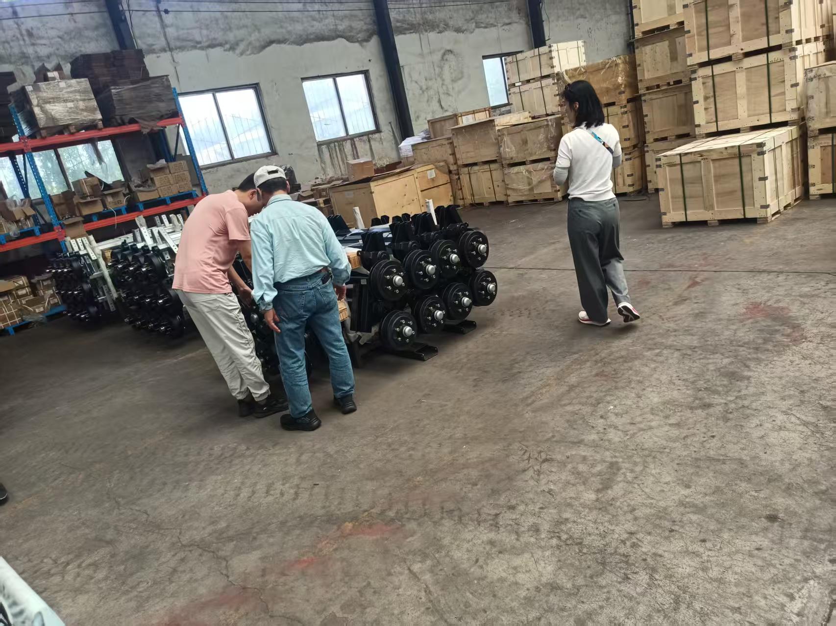 Australia customer visit our factory.jpg