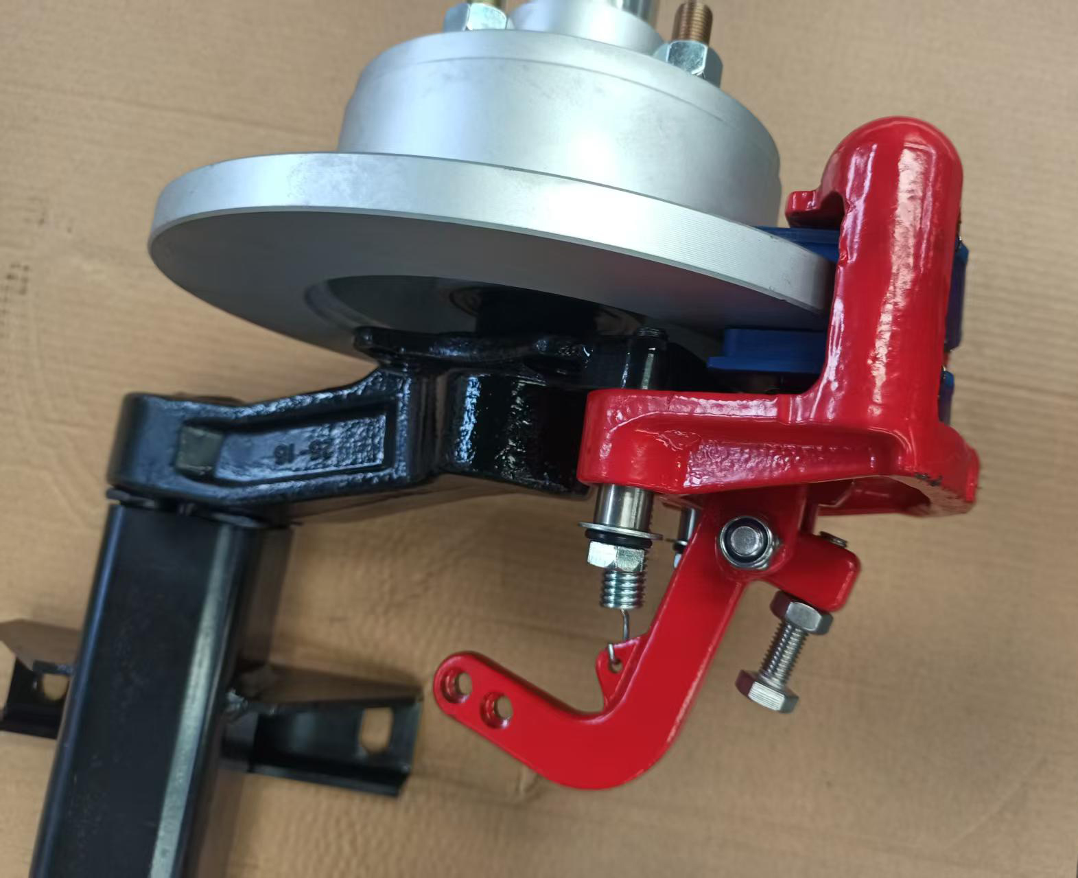 3500 lb torsion axle with brake disc 2.jpg